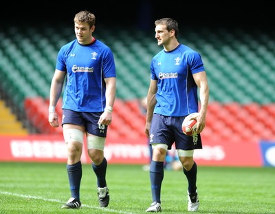 11.03.11 - Wales Rugby Training - Dan Lydaite and Sam Warburton during training. 