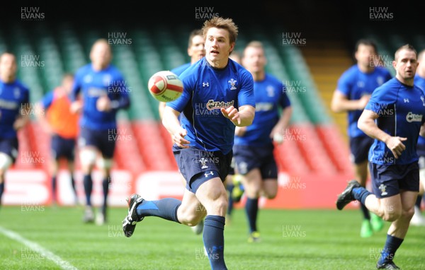 11.03.11 - Wales Rugby Training - Jonathan Davies during training. 