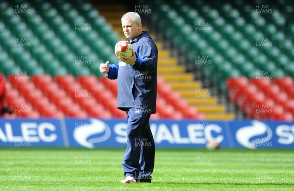 11.03.11 - Wales Rugby Training - Wales head coach Warren Gatland during training. 