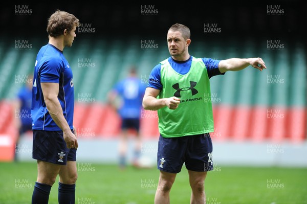 11.03.11 - Wales Rugby Training - Leigh Halfpenny and Shane Williams during training. 