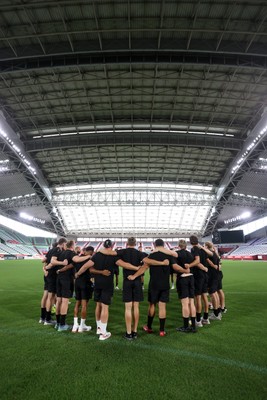 110725 - Wales Rugby Captains Run the day beofre their final tour match against Japan - Team huddle