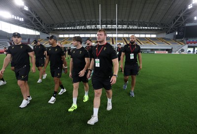 110725 - Wales Rugby Captains Run the day beofre their final tour match against Japan - Dewi Lake leads the team on the pitch