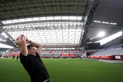 110725 - Wales Rugby Captains Run the day beofre their final tour match against Japan - Elliot Dee during training