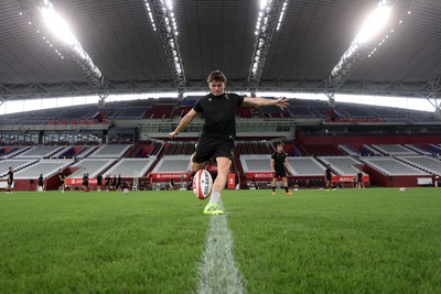 110725 - Wales Rugby Captains Run the day beofre their final tour match against Japan - Dan Edwards during training