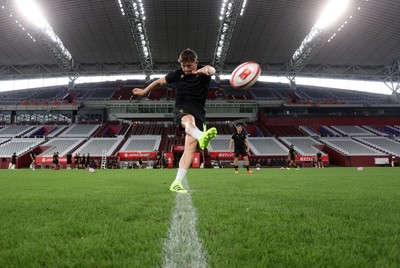 110725 - Wales Rugby Captains Run the day beofre their final tour match against Japan - Dan Edwards during training