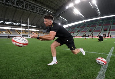 110725 - Wales Rugby Captains Run the day beofre their final tour match against Japan - Reuben Morgan-Williams during training