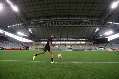 110725 - Wales Rugby Captains Run the day beofre their final tour match against Japan - Ben Thomas during training