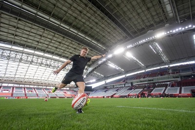 110725 - Wales Rugby Captains Run the day beofre their final tour match against Japan - Sam Costelow during training
