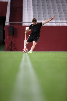 110725 - Wales Rugby Captains Run the day beofre their final tour match against Japan - Dan Edwards during training