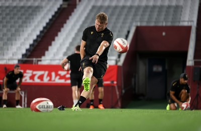 110725 - Wales Rugby Captains Run the day beofre their final tour match against Japan - Sam Costelow during training