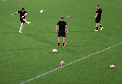 110725 - Wales Rugby Captains Run the day beofre their final tour match against Japan - Dan Edwards during training