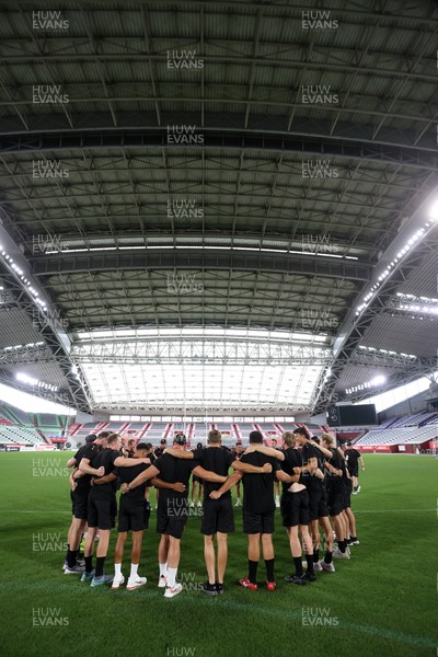 110725 - Wales Rugby Captains Run the day beofre their final tour match against Japan - Team huddle