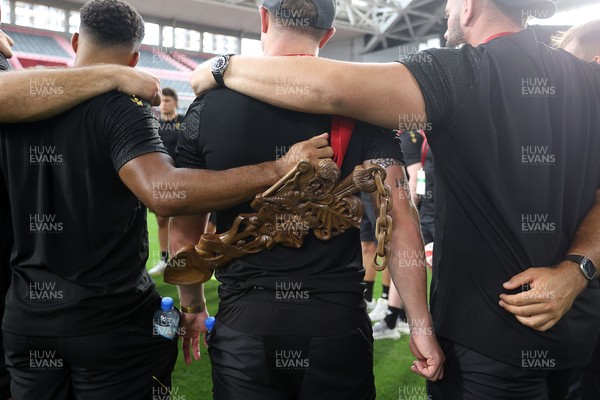 110725 - Wales Rugby Captains Run the day beofre their final tour match against Japan - Macs Page in the team huddle