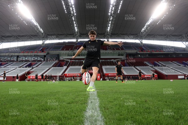 110725 - Wales Rugby Captains Run the day beofre their final tour match against Japan - Dan Edwards during training