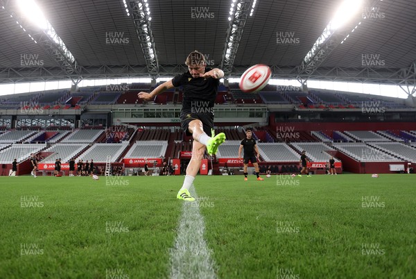 110725 - Wales Rugby Captains Run the day beofre their final tour match against Japan - Dan Edwards during training