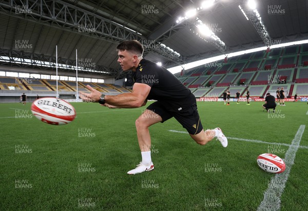 110725 - Wales Rugby Captains Run the day beofre their final tour match against Japan - Reuben Morgan-Williams during training