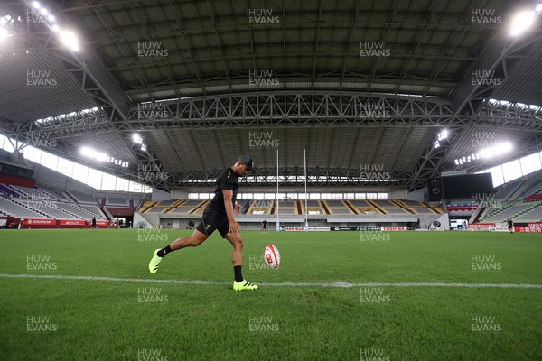 110725 - Wales Rugby Captains Run the day beofre their final tour match against Japan - Ben Thomas during training