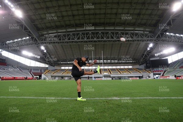 110725 - Wales Rugby Captains Run the day beofre their final tour match against Japan - Ben Thomas during training