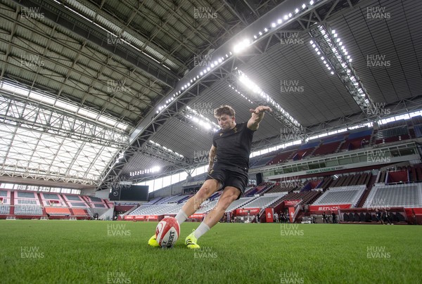 110725 - Wales Rugby Captains Run the day beofre their final tour match against Japan - Dan Edwards during training