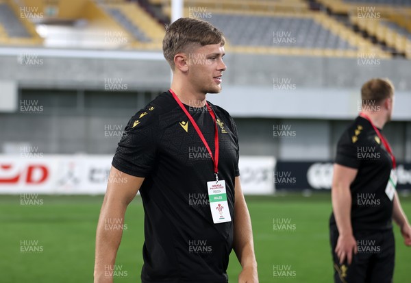 110725 - Wales Rugby Captains Run the day beofre their final tour match against Japan - Alex Mann during training