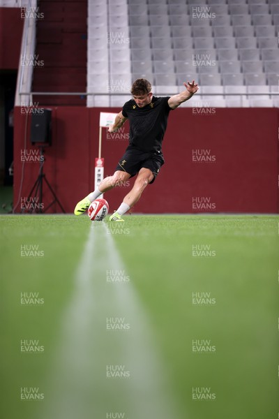 110725 - Wales Rugby Captains Run the day beofre their final tour match against Japan - Dan Edwards during training