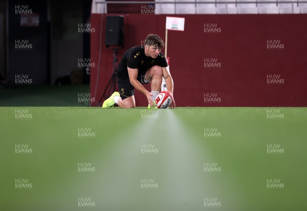 110725 - Wales Rugby Captains Run the day beofre their final tour match against Japan - Dan Edwards during training