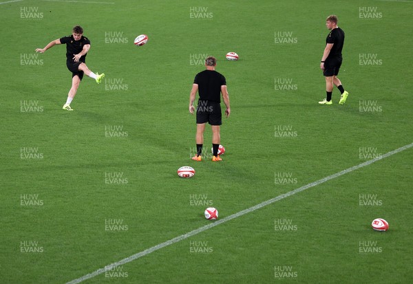 110725 - Wales Rugby Captains Run the day beofre their final tour match against Japan - Dan Edwards during training