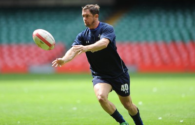 12.08.11 - Wales Rugby Captains Run - Shane Williams during training. 