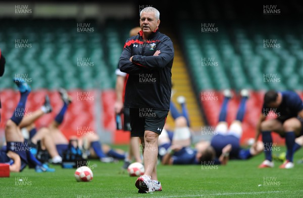 12.08.11 - Wales Rugby Captains Run - Head coach Warren Gatland during training. 