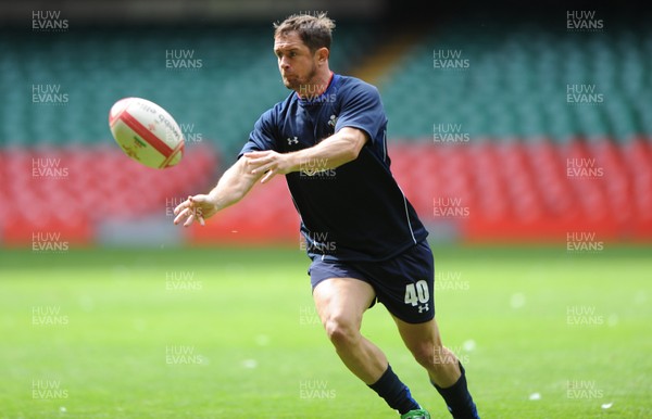 12.08.11 - Wales Rugby Captains Run - Shane Williams during training. 