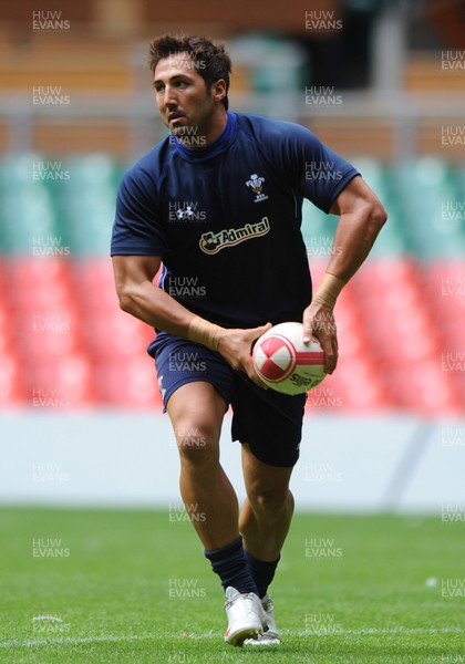 12.08.11 - Wales Rugby Captains Run - Gavin Henson during training. 