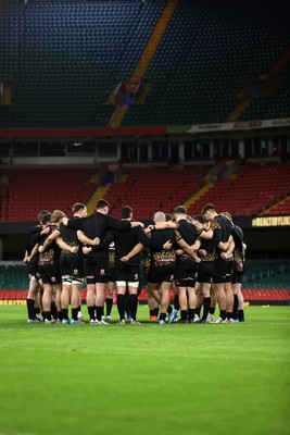 130326 - Wales Rugby Captains Run ahead of their last Six Nations game against Italy - Wales team huddle
