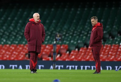130326 - Wales Rugby Captains Run ahead of their last Six Nations game against Italy - Steve Tandy, Head Coach and Danny Wilson, Assistant Coach during training