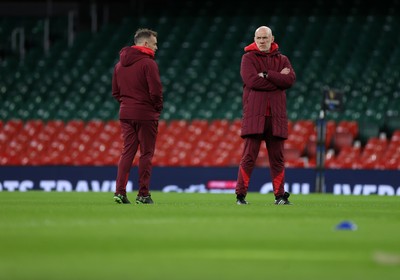 130326 - Wales Rugby Captains Run ahead of their last Six Nations game against Italy - Steve Tandy, Head Coach and Danny Wilson, Assistant Coach during training