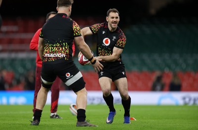 130326 - Wales Rugby Captains Run ahead of their last Six Nations game against Italy - Tomos Williams during training