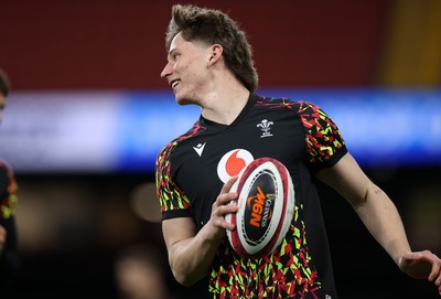 130326 - Wales Rugby Captains Run ahead of their last Six Nations game against Italy - Ellis Mee during training