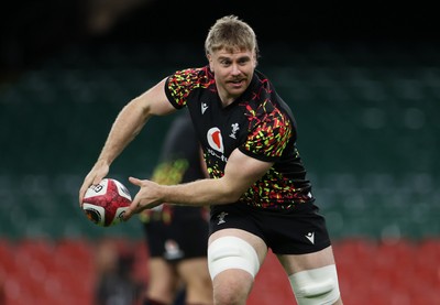 130326 - Wales Rugby Captains Run ahead of their last Six Nations game against Italy - Aaron Wainwright during training