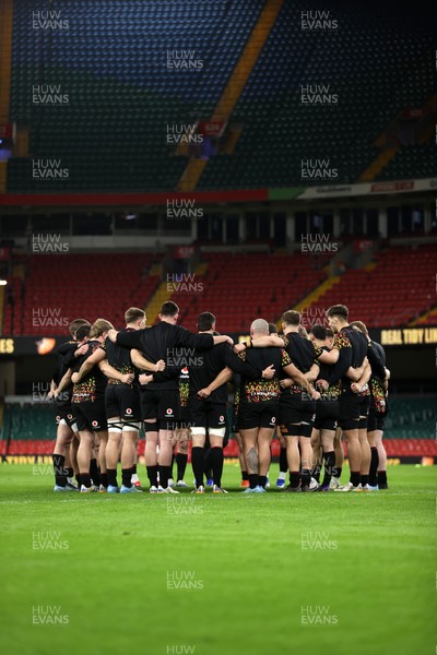 130326 - Wales Rugby Captains Run ahead of their last Six Nations game against Italy - Wales team huddle