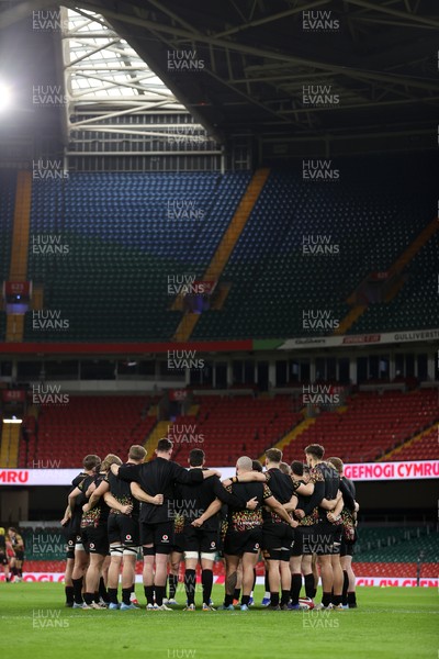 130326 - Wales Rugby Captains Run ahead of their last Six Nations game against Italy - Wales team huddle
