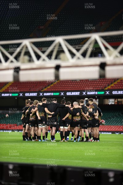 130326 - Wales Rugby Captains Run ahead of their last Six Nations game against Italy - Wales team huddle