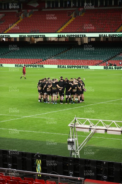 130326 - Wales Rugby Captains Run ahead of their last Six Nations game against Italy - Wales team huddle