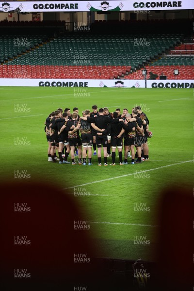 130326 - Wales Rugby Captains Run ahead of their last Six Nations game against Italy - Wales team huddle