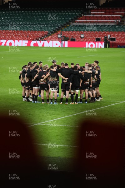 130326 - Wales Rugby Captains Run ahead of their last Six Nations game against Italy - Wales team huddle