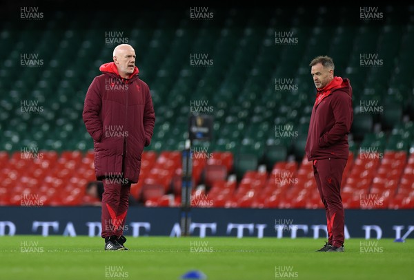 130326 - Wales Rugby Captains Run ahead of their last Six Nations game against Italy - Steve Tandy, Head Coach and Danny Wilson, Assistant Coach during training