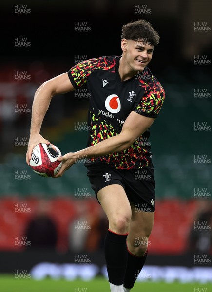 130326 - Wales Rugby Captains Run ahead of their last Six Nations game against Italy - Eddie James during training