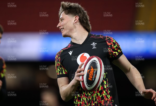 130326 - Wales Rugby Captains Run ahead of their last Six Nations game against Italy - Ellis Mee during training