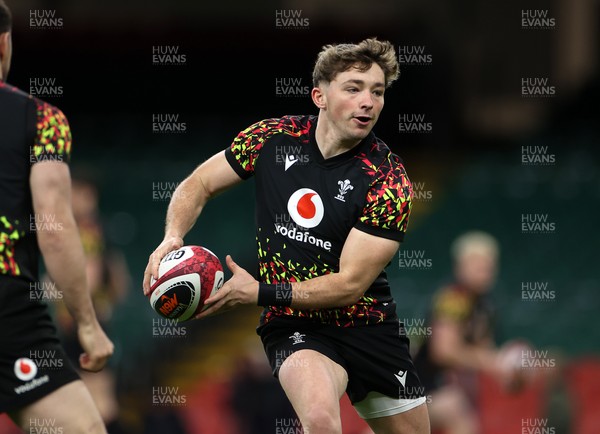 130326 - Wales Rugby Captains Run ahead of their last Six Nations game against Italy - Dan Edwards during training