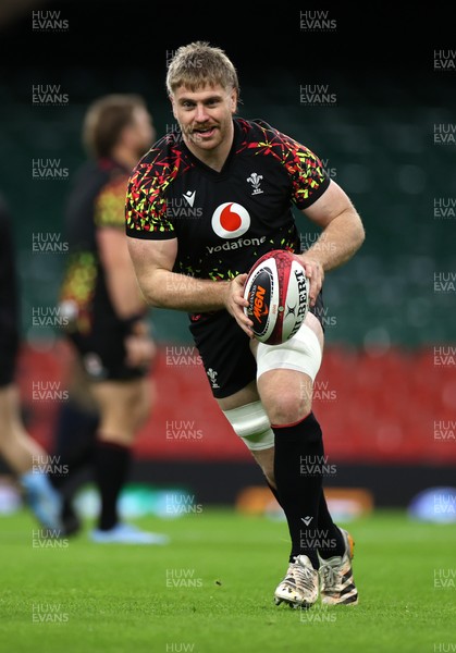 130326 - Wales Rugby Captains Run ahead of their last Six Nations game against Italy - Aaron Wainwright during training