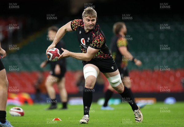 130326 - Wales Rugby Captains Run ahead of their last Six Nations game against Italy - Aaron Wainwright during training