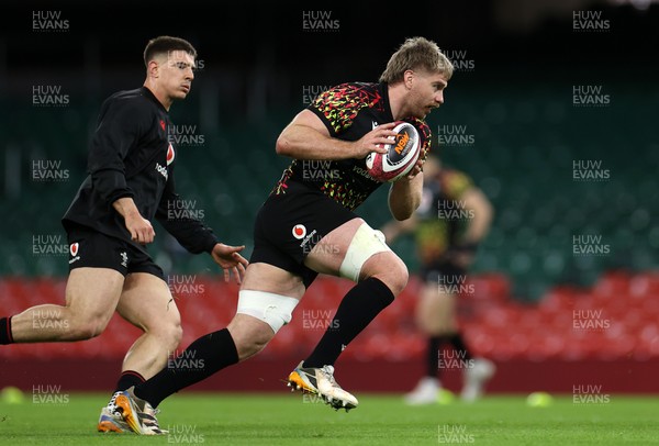 130326 - Wales Rugby Captains Run ahead of their last Six Nations game against Italy - Aaron Wainwright during training